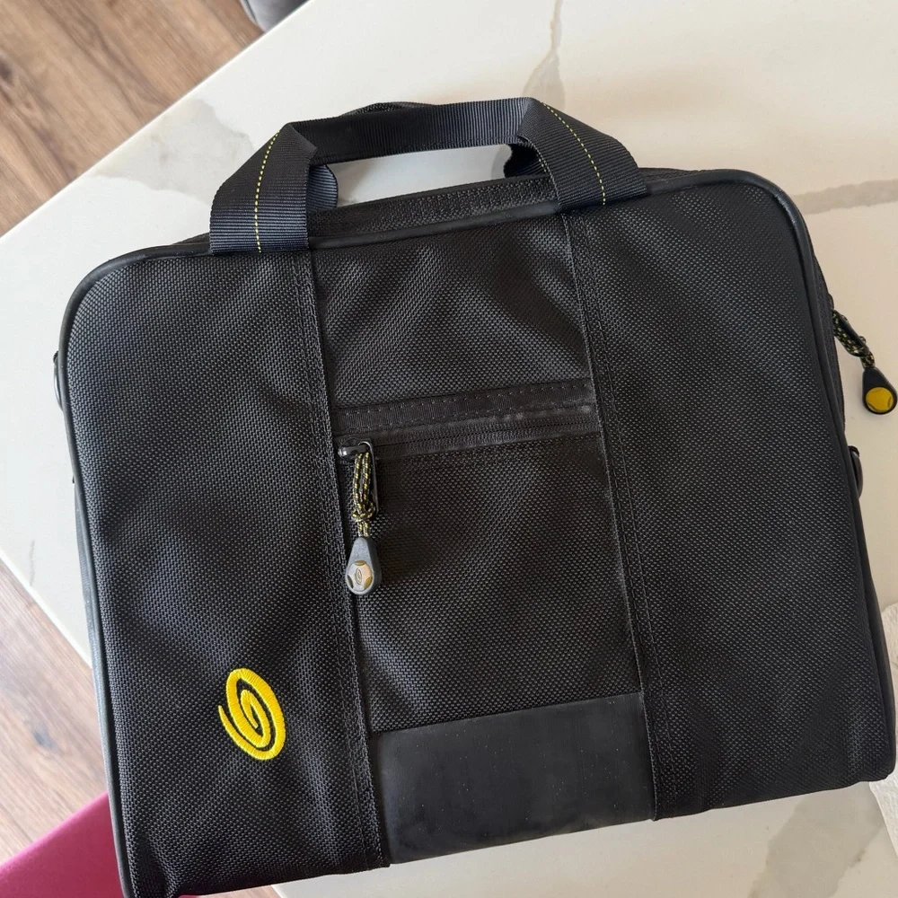Timbuk2 Slim Computer Case padded Like NEW 10.5” x 12” handle black laptop ipad